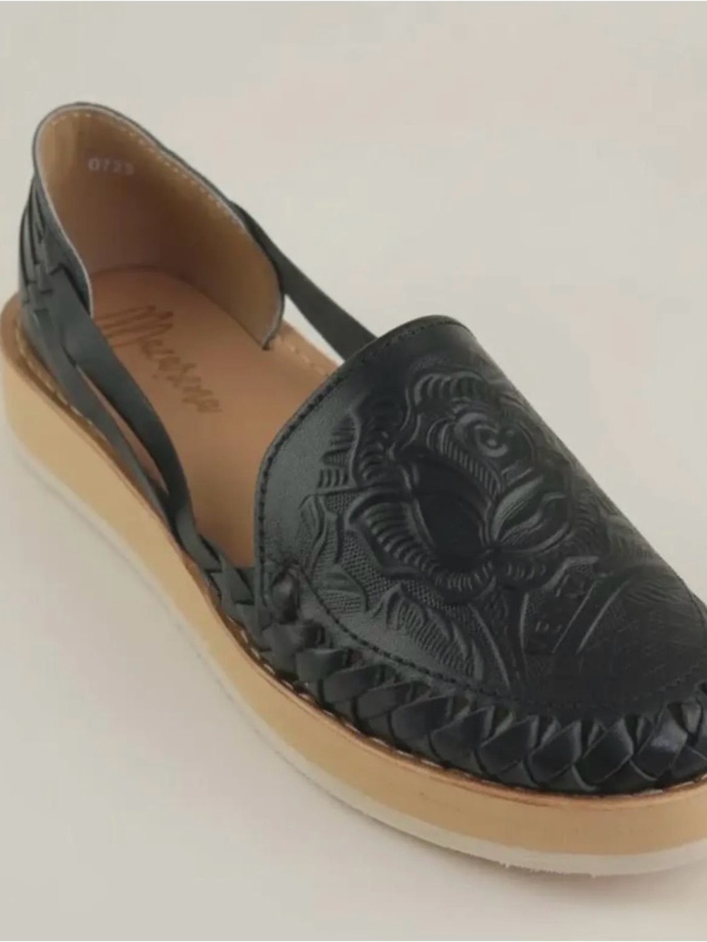 Women’s Black Embossed Huarache Leather Slip-On Loafers Size 8 - Picture 2 of 5